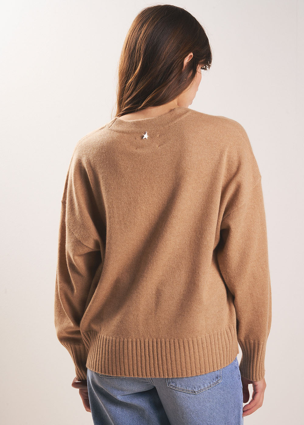 Loose-fitting cashmere V-neck cardigan - Sud Express - 3 - Sud Express