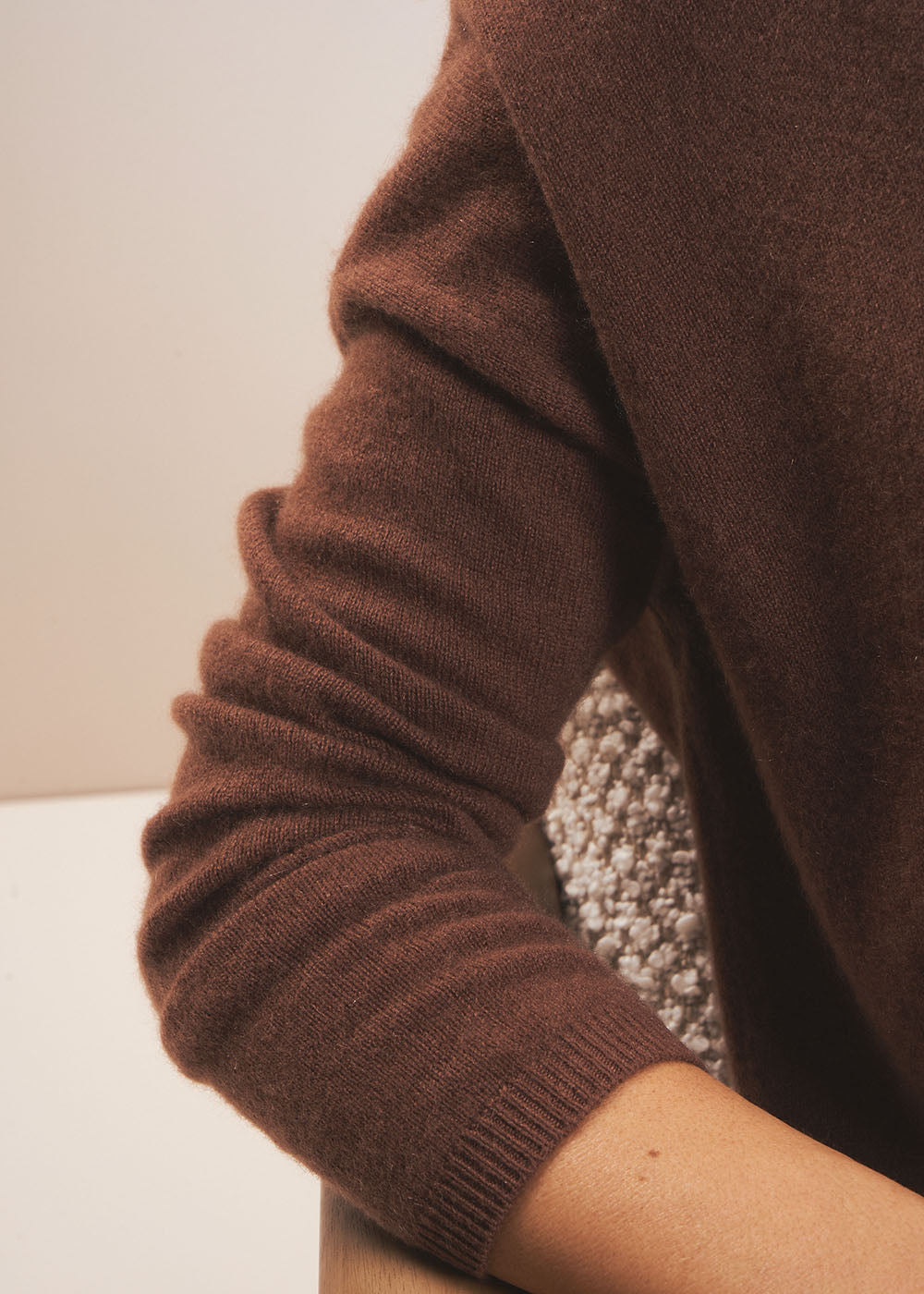 Cashmere V-neck sweater with long sleeves - Sud Express - 5 - Sud Express