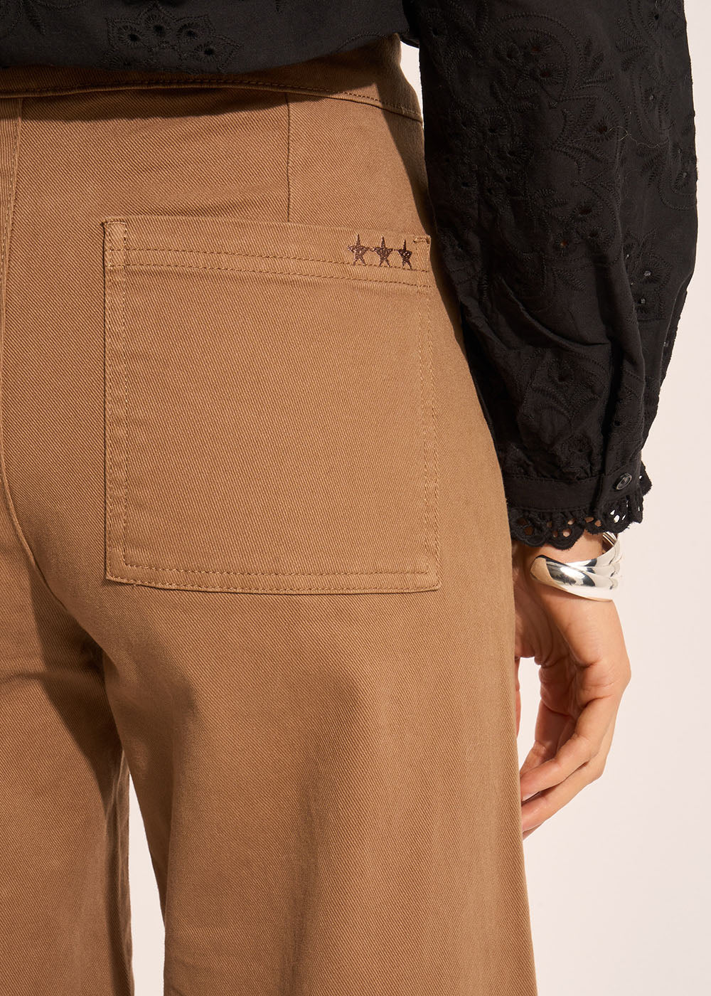 Straight-leg trousers with buttoned waistband - Sud Express - 5 - Sud Express