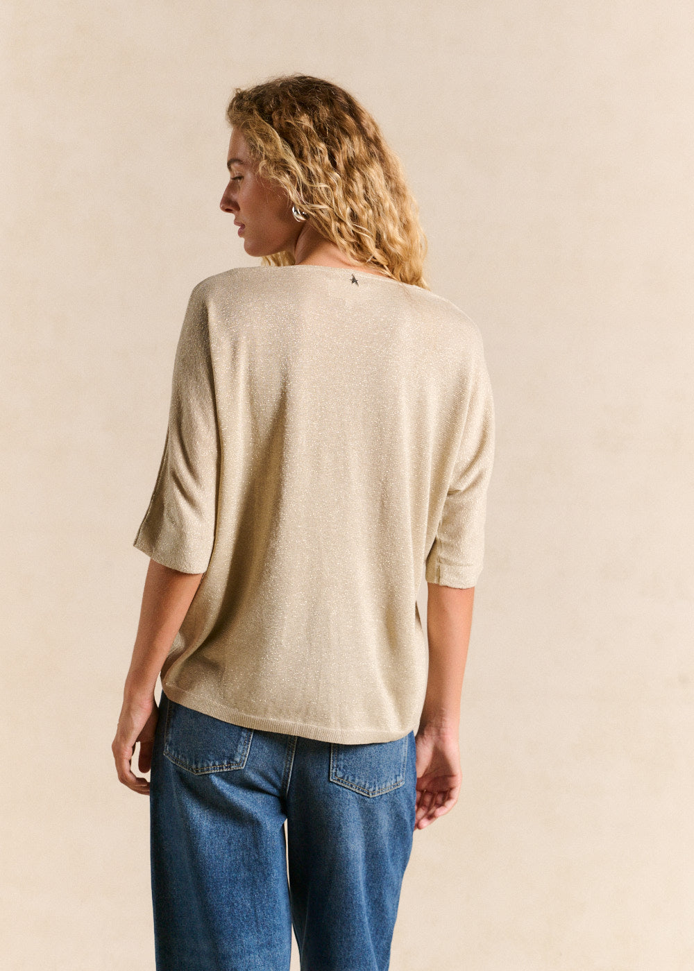 MIKOLOR Oversized V-neck jumper in shiny knit with short sleeves - 3 - Sud Express - Sud Express