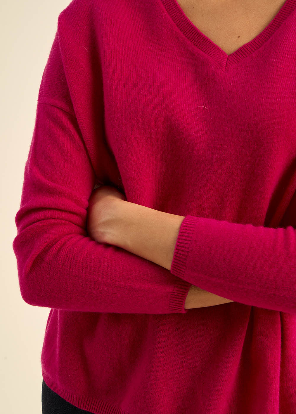 Cashmere V-neck sweater with long sleeves - Sud Express - 4 - Sud Express