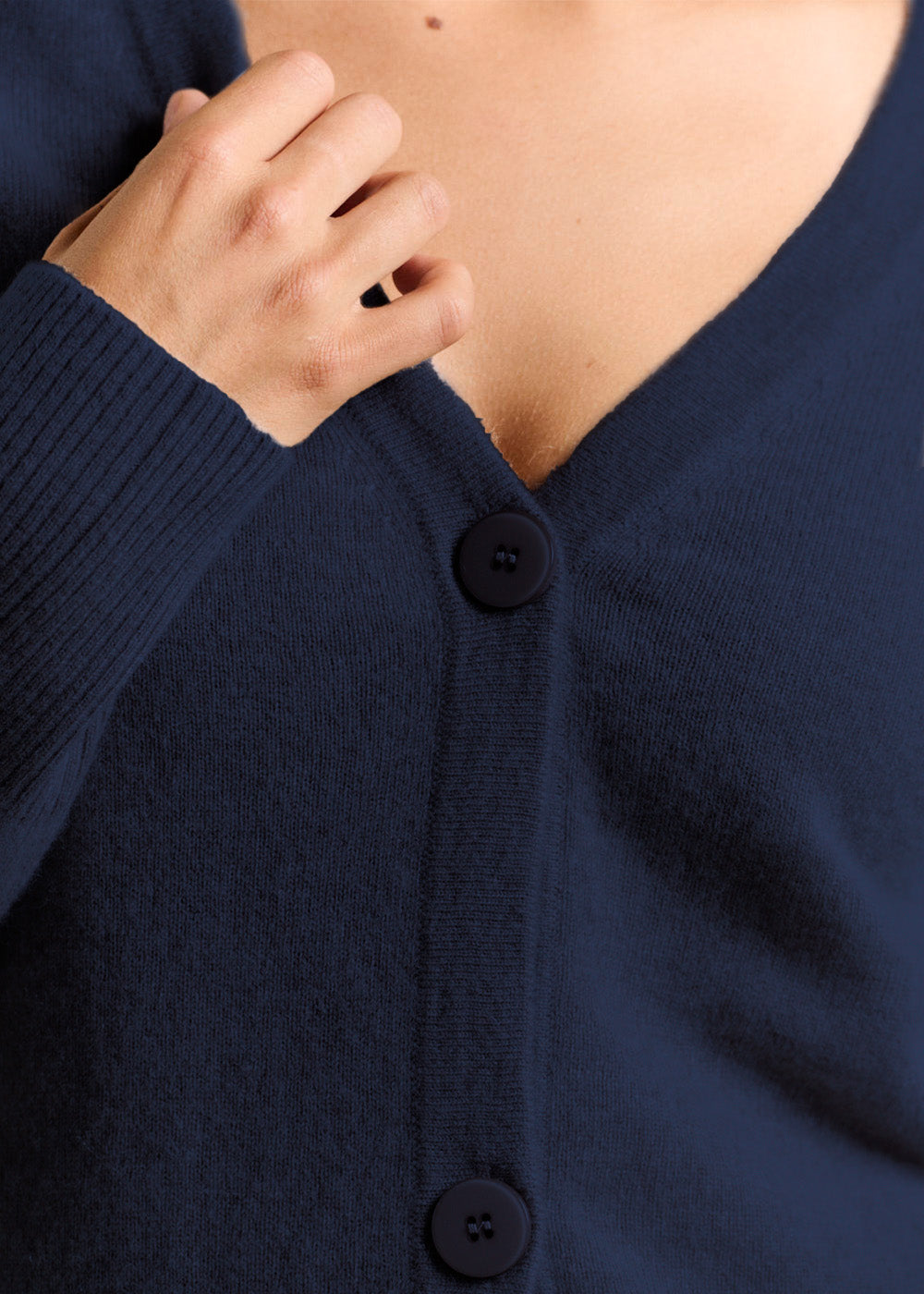 GRAMMAXE Short V-neck cashmere cardigan - 2 - Sud Express - Sud Express
