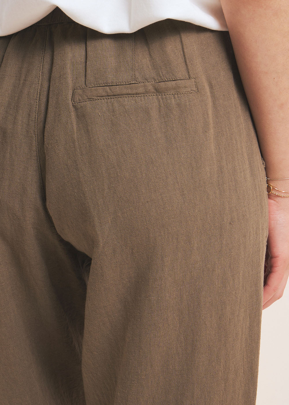 Carrot-cut trousers - Sud Express - 5 - Sud Express