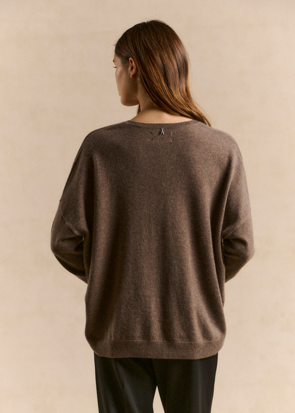 Cashmere V-neck sweater flared fit - Sud Express - 3 - Sud Express