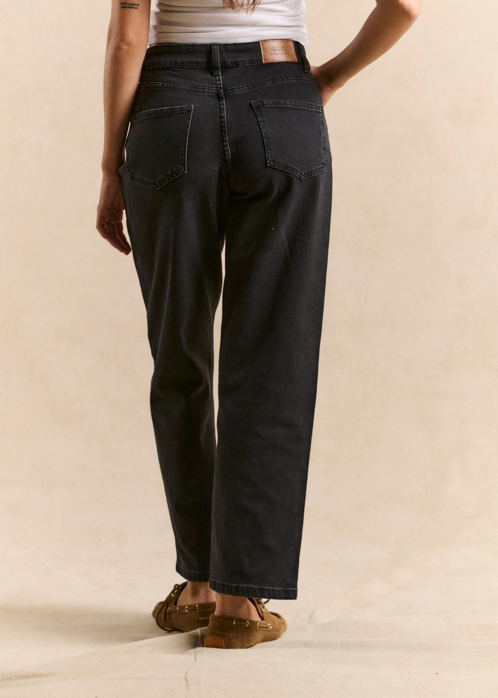 Jean boyfriend with wide straight leg and studs - Sud Express - 3 - Sud Express