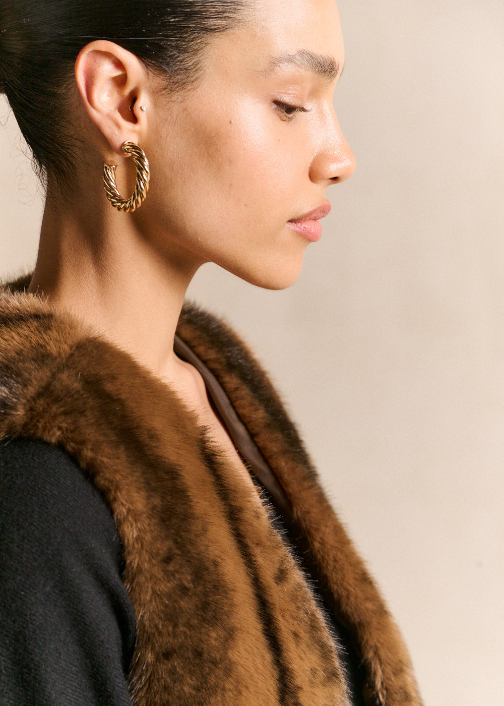 Faux-fur sleeveless waistcoat - Sud Express - 2 - Sud Express