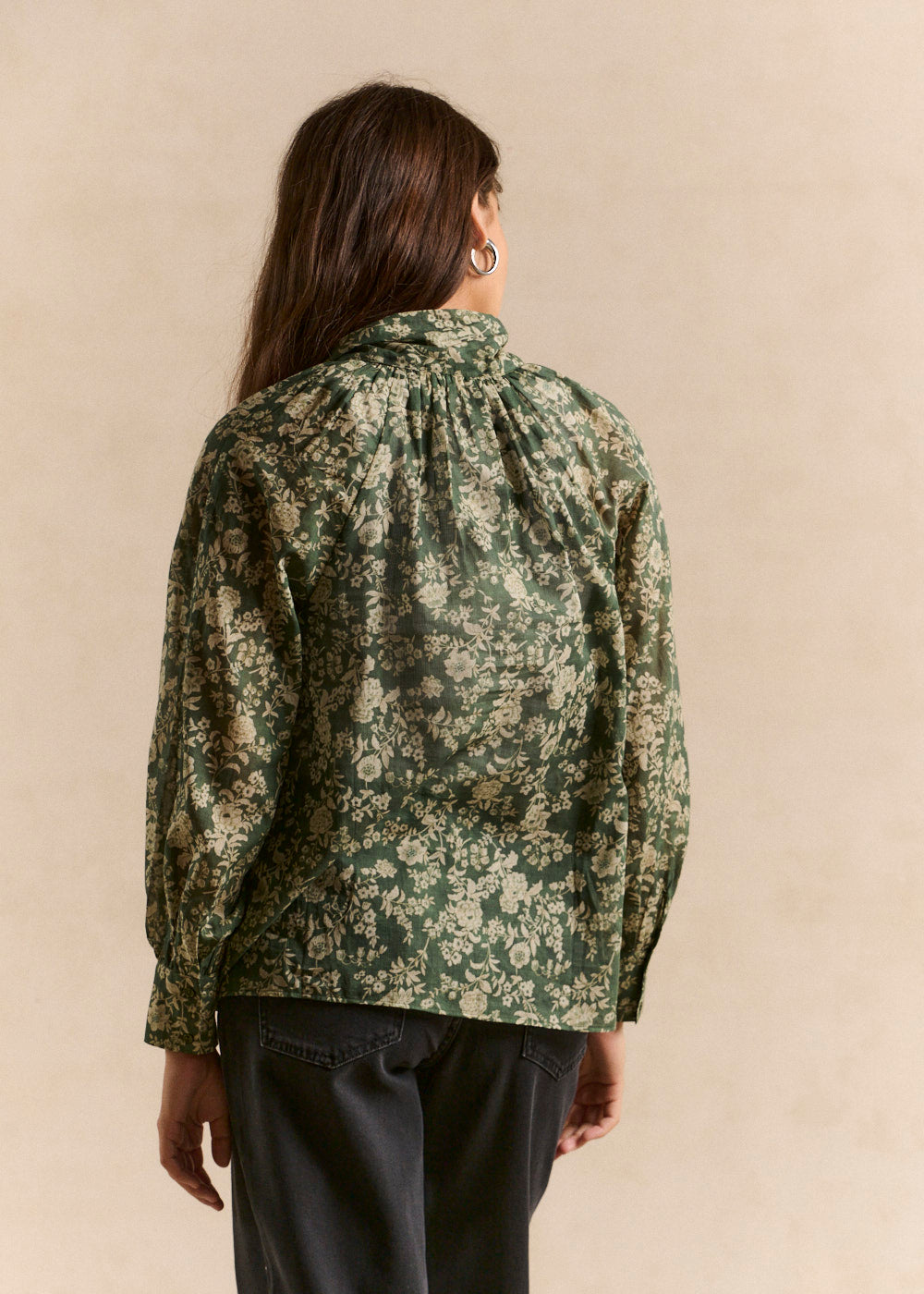 Floral-print blouse with a cravat collar - Sud Express - 3 - Sud Express