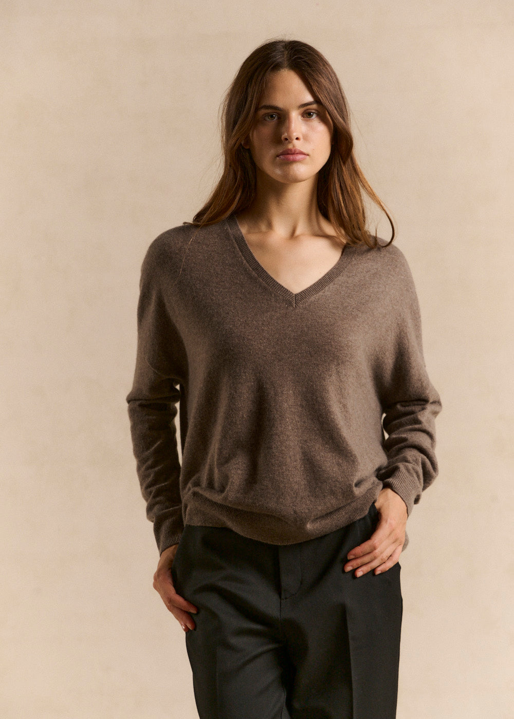 Cashmere V-neck sweater flared fit - Sud Express - 4 - Sud Express