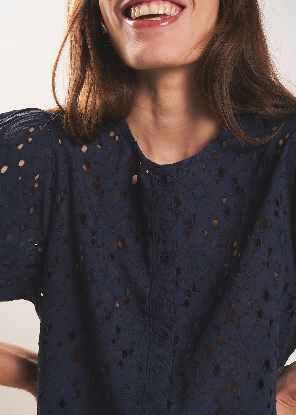 Eyelet embroidery blouse - Sud Express - 2 - Sud Express