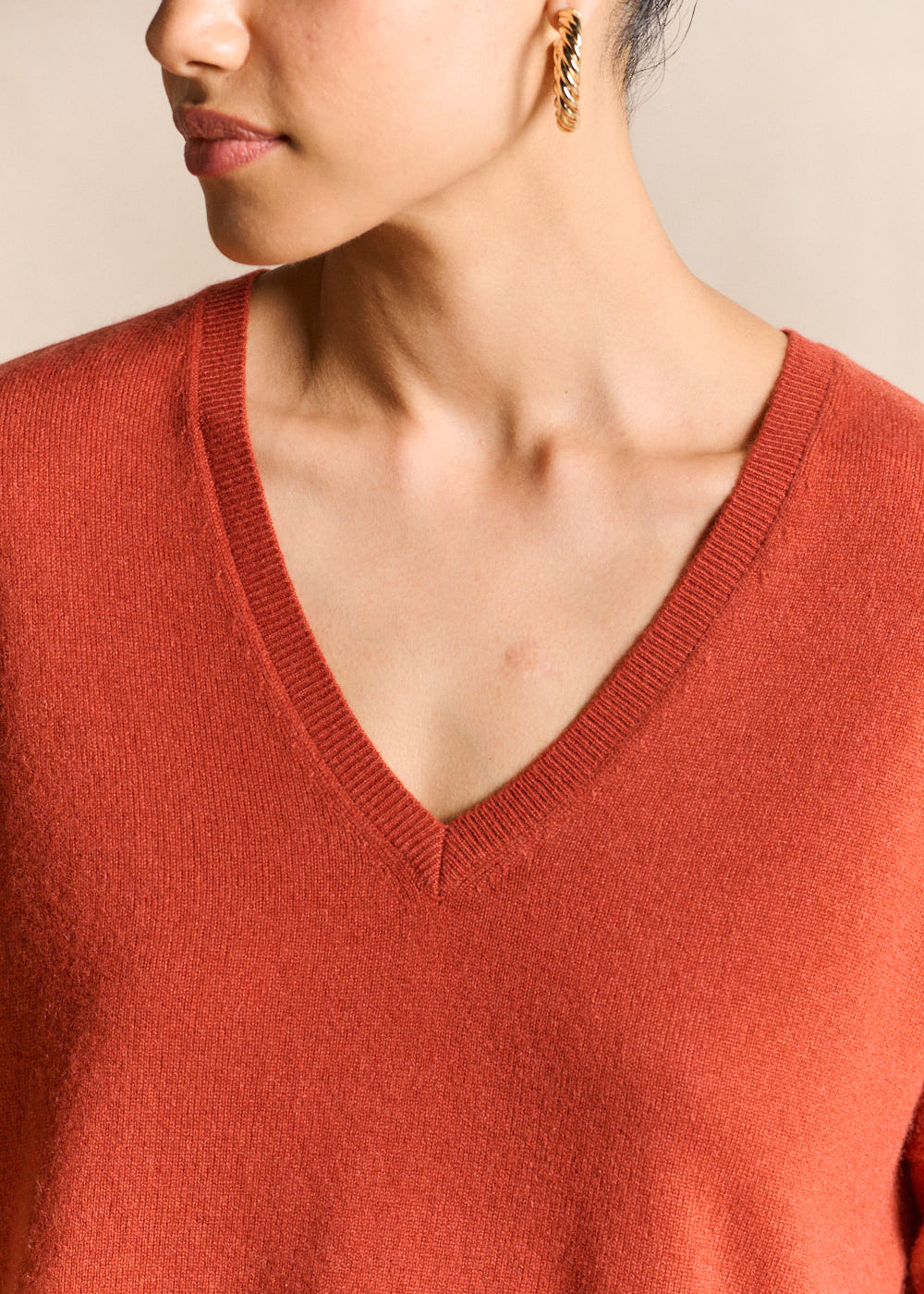 Cashmere V-neck sweater flared fit - Sud Express - 2 - Sud Express