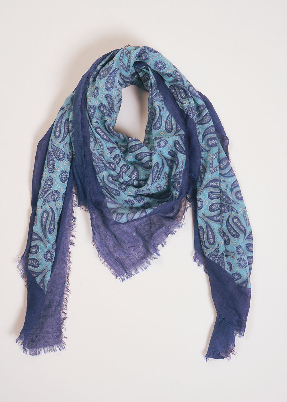 Graphic print square scarf with fringes - Sud Express - 1 - Sud Express