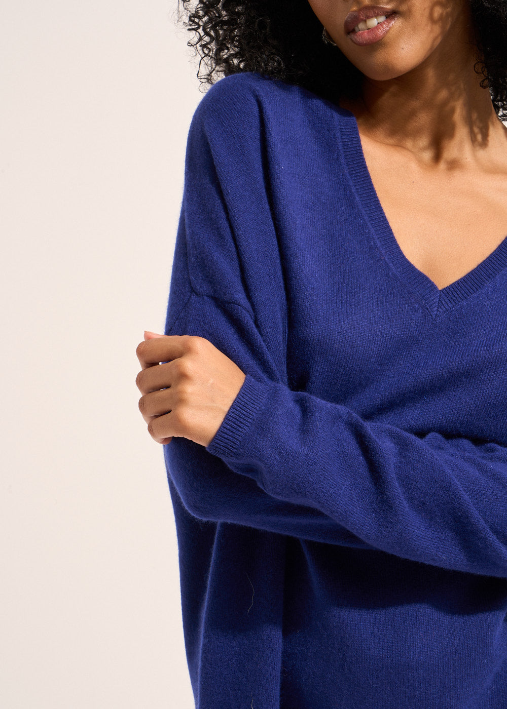 Cashmere V-neck sweater with long sleeves - Sud Express - 2 - Sud Express