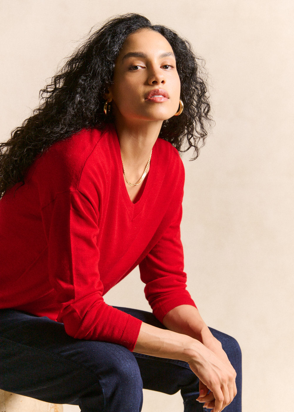 V-neck wool sweater with relaxed fit - Sud Express - 4 - Sud Express