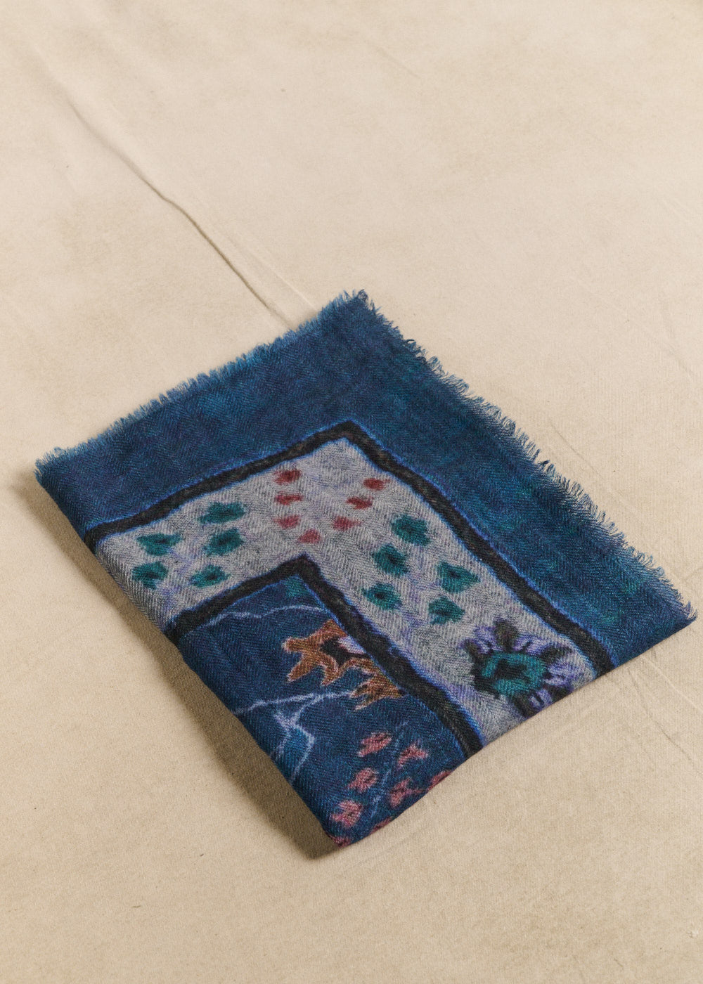 Scarf with flowering tree print - Sud Express - 1 - Sud Express
