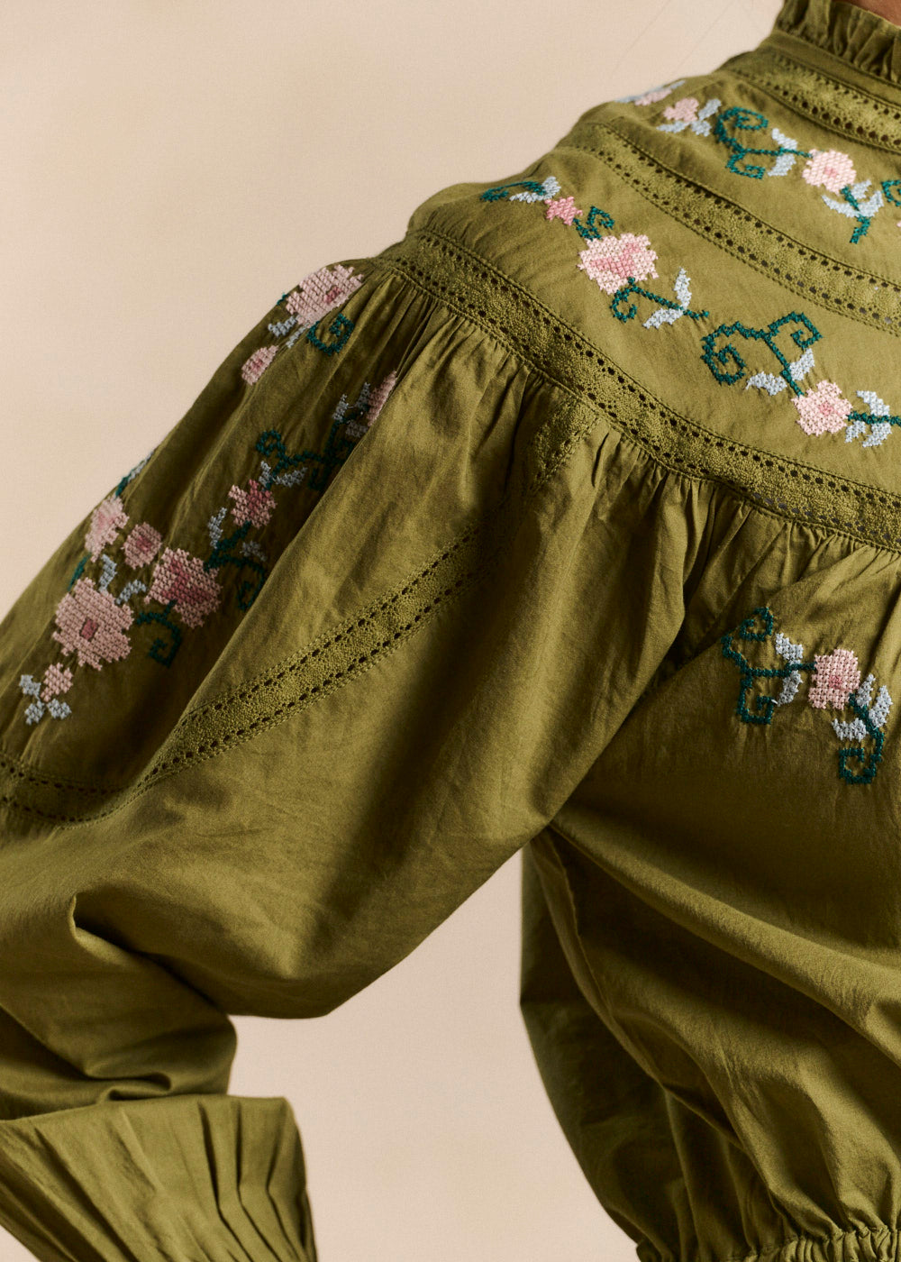Embroidered flower blouse tied at the waist - Sud Express - 4 - Sud Express