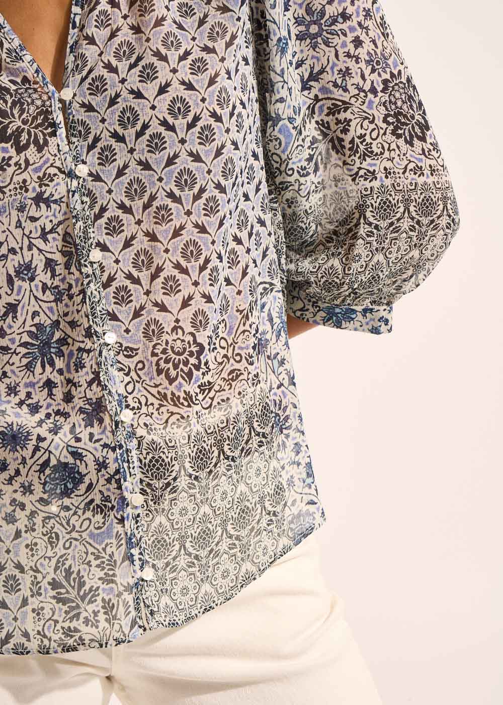 Printed flowing blouse with round neck and long puffed sleeves - Sud Express - 7 - Sud Express
