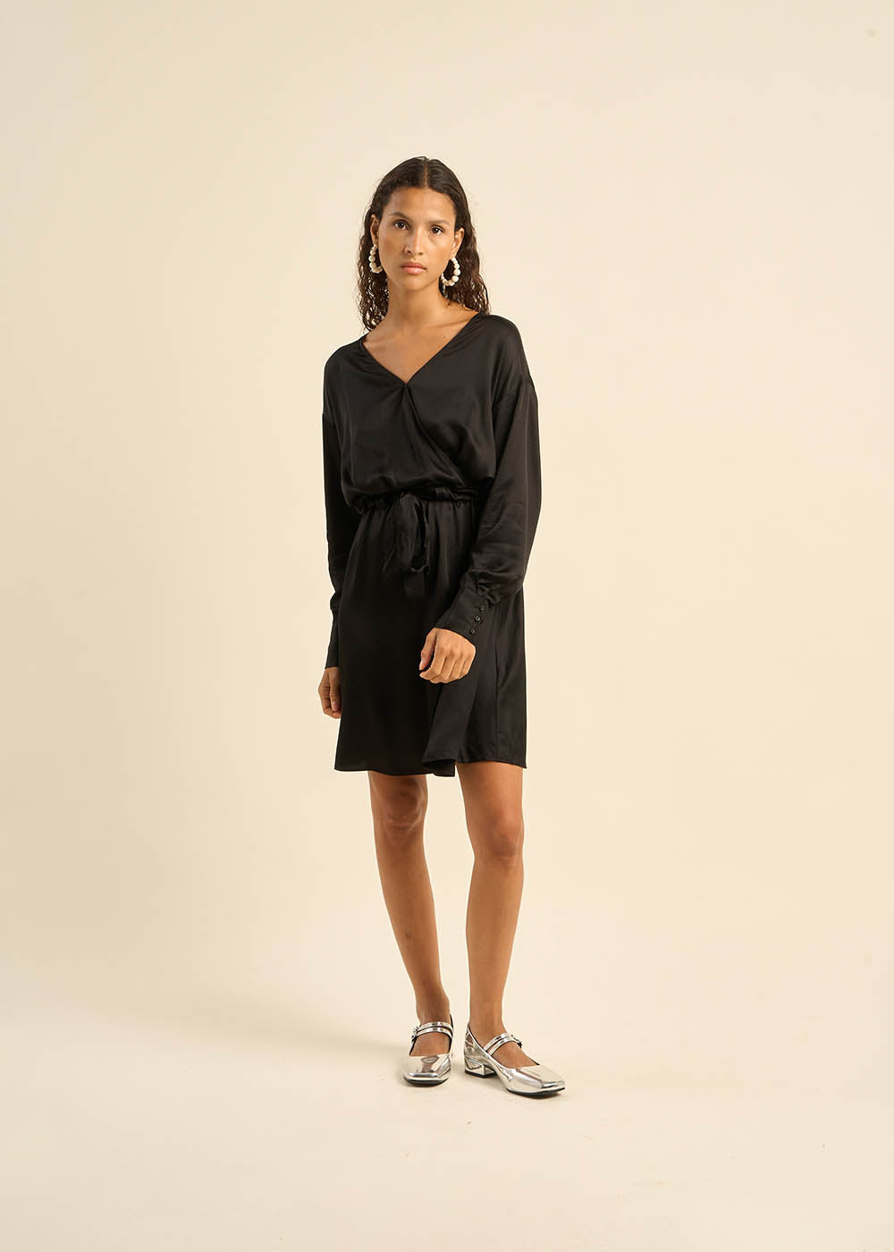 Short satin belted dress - Sud Express - 1 - Sud Express