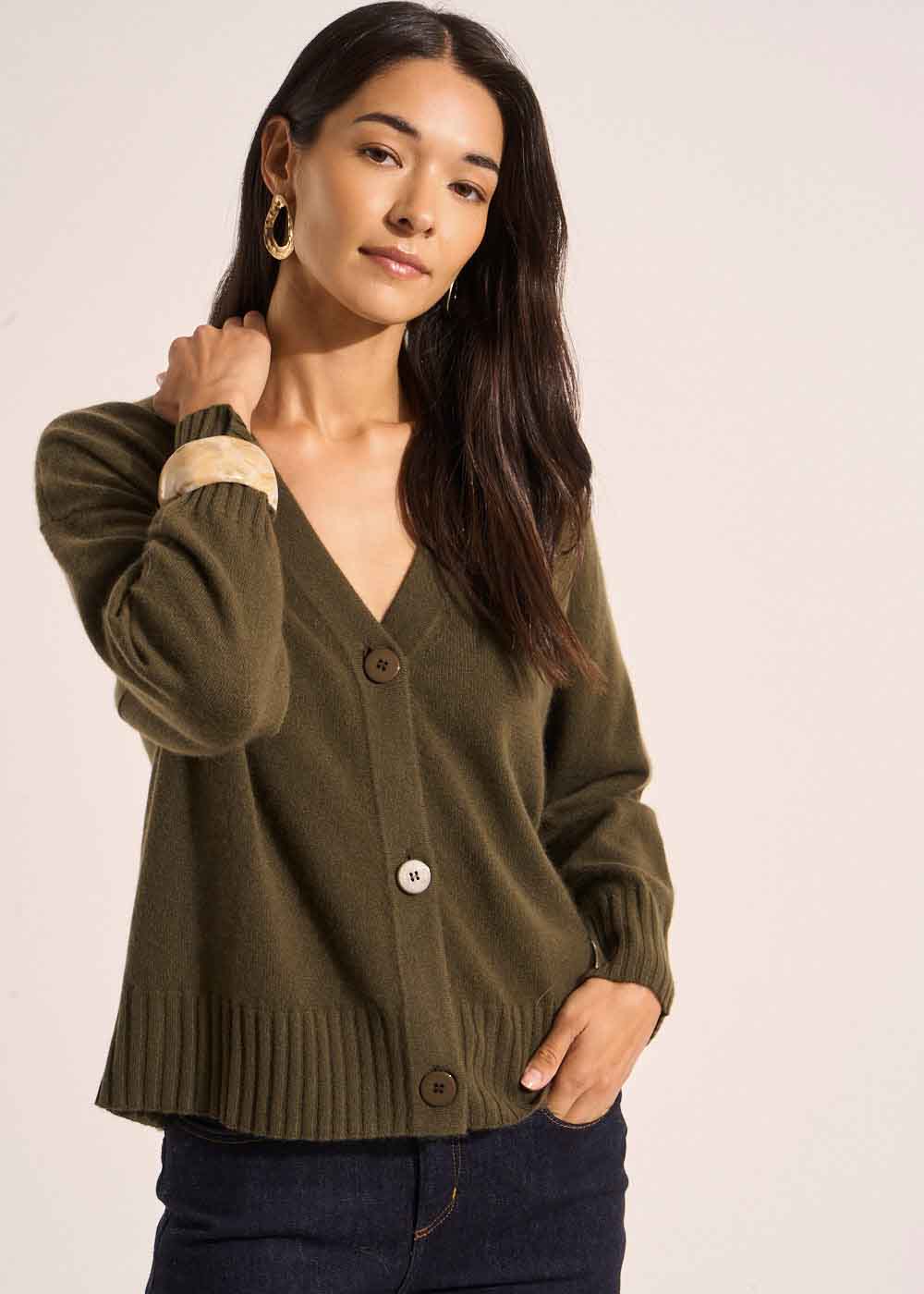 Loose-fitting cashmere V-neck cardigan - Sud Express - 1 - Sud Express