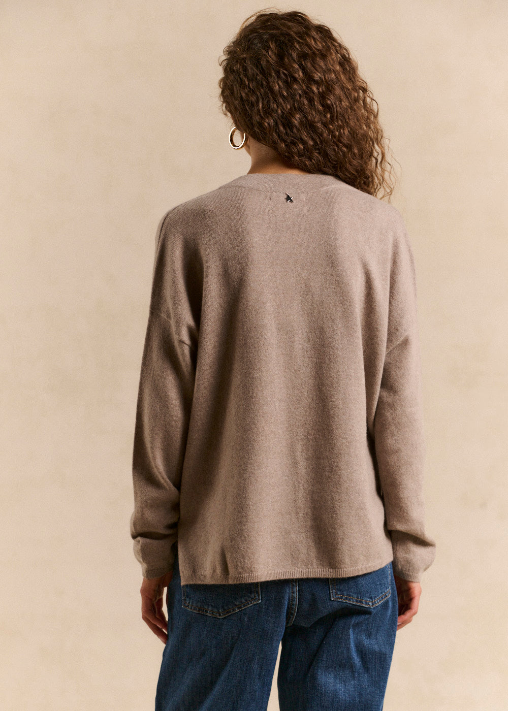 Loose-fitting cashmere jumper with a Tunisian collar - Sud Express - 3 - Sud Express