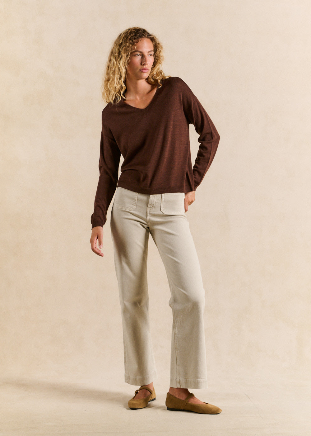 V-neck wool sweater with relaxed fit - Sud Express - 5 - Sud Express