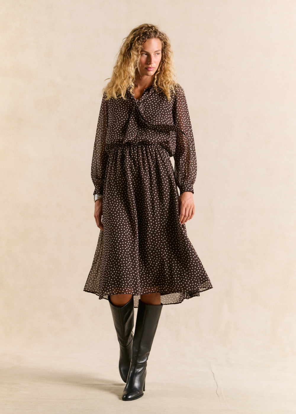 Polka-dot dress with a lavallière collar - Sud Express - 1 - Sud Express