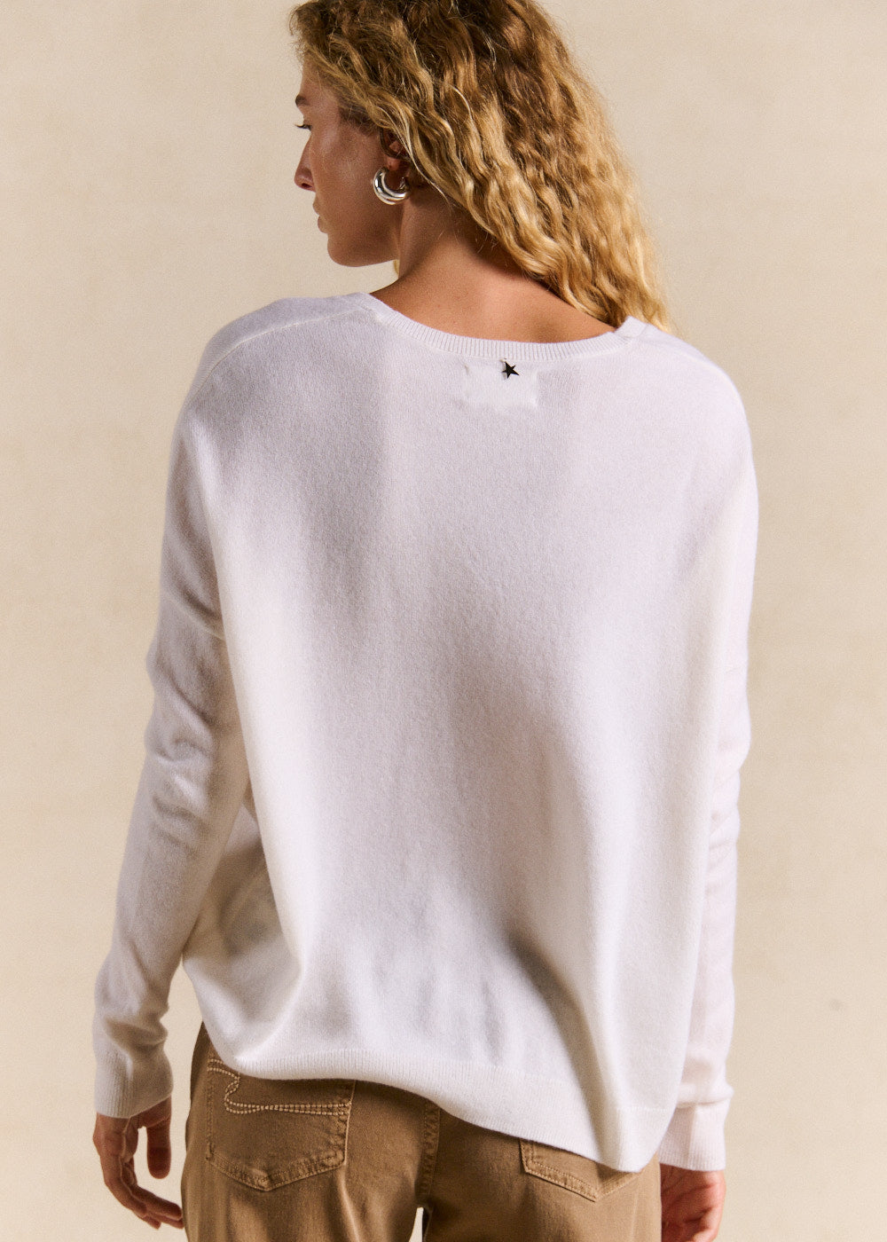 Cashmere V-neck sweater flared fit - Sud Express - 3 - Sud Express