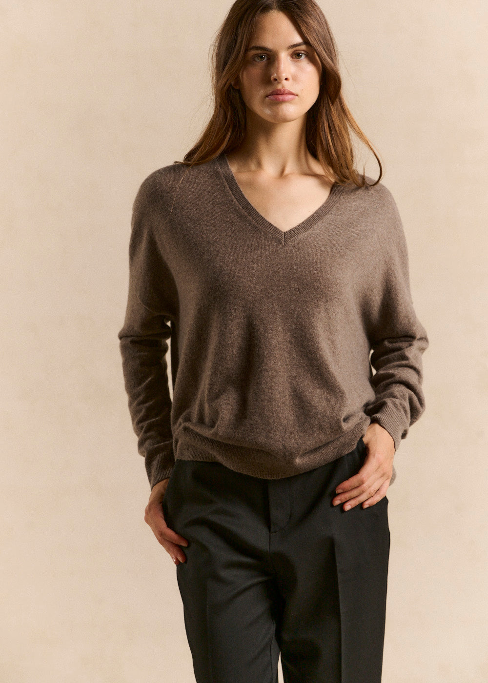 MONJOEY Cashmere V-neck sweater flared fit - 4 - Sud Express - Sud Express