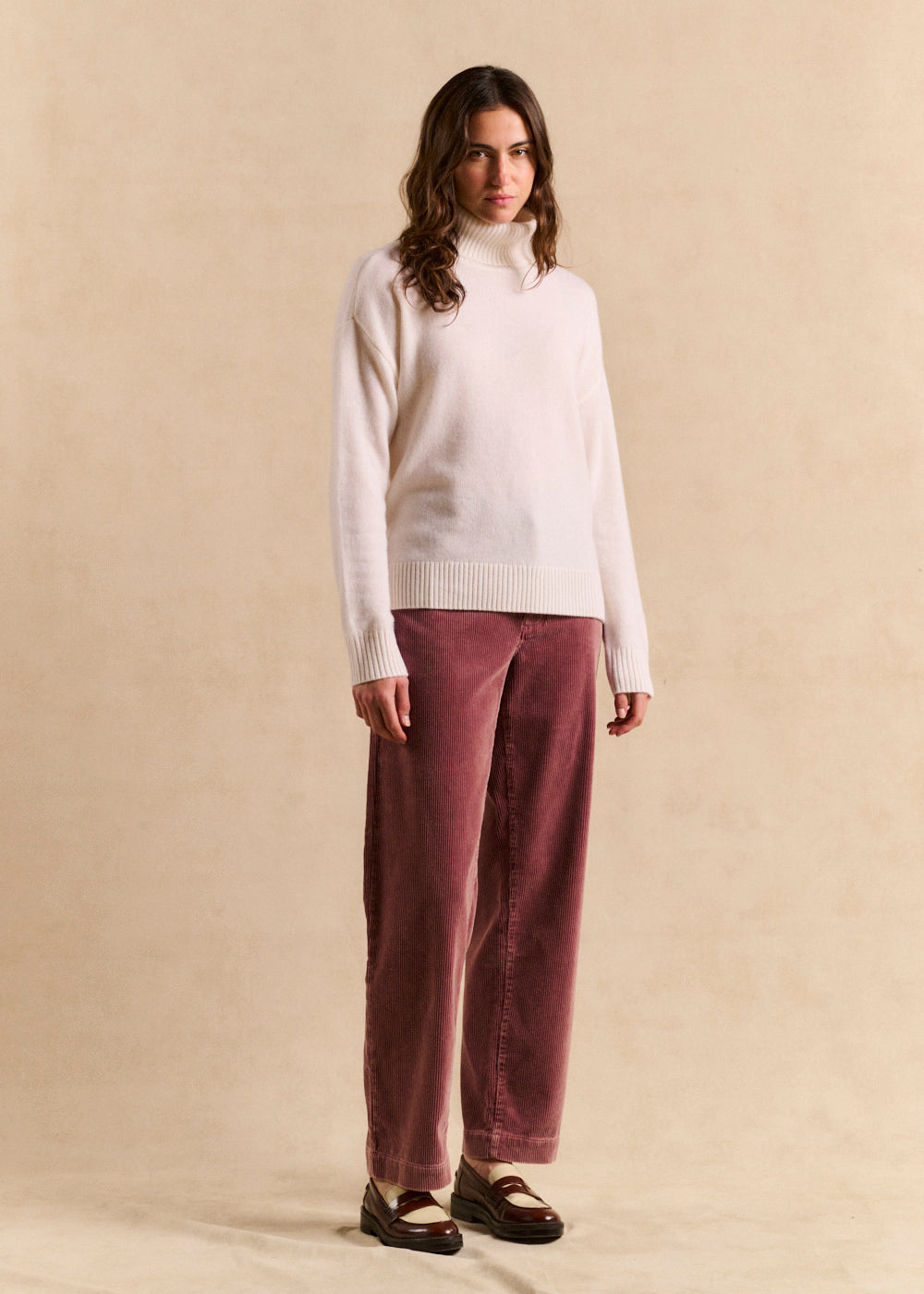 Boyfriend-fit corduroy trousers - Sud Express - 4 - Sud Express