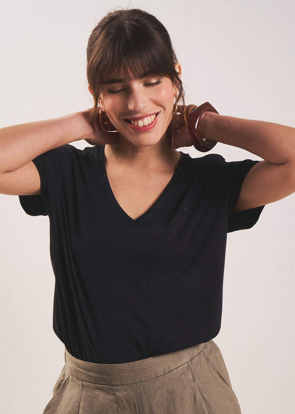 Cotton V-neck T-shirt - Sud Express - 5 - Sud Express