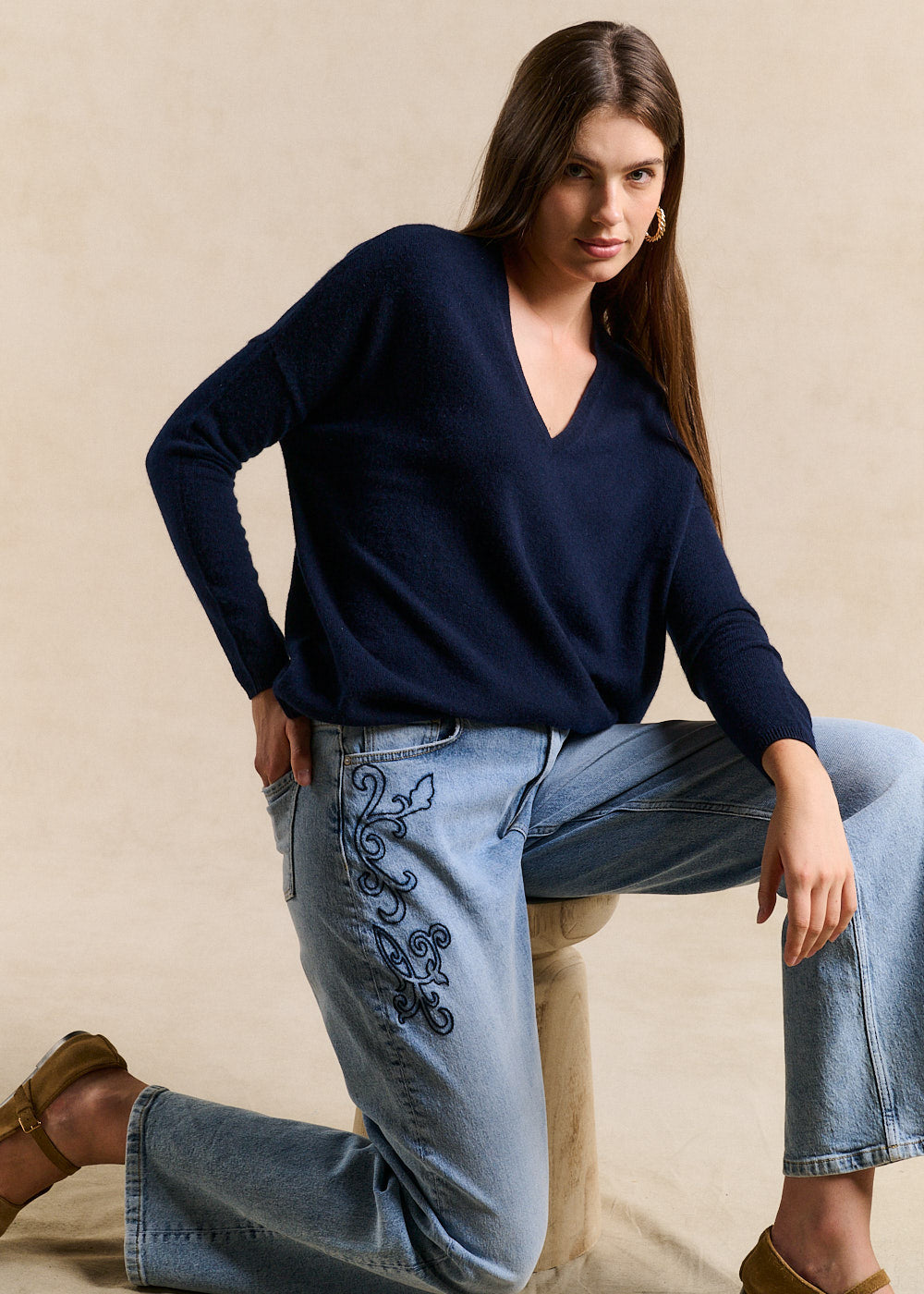 MONJOE Cashmere V-neck sweater with long sleeves - 4 - Sud Express - Sud Express