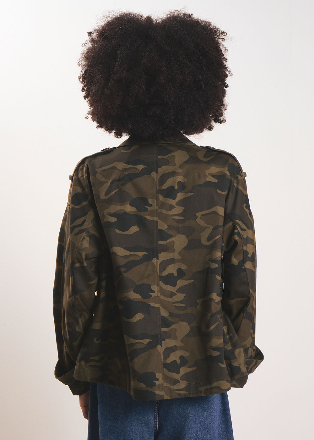 Short cotton trench coat with camouflage print - Sud Express - 3 - Sud Express