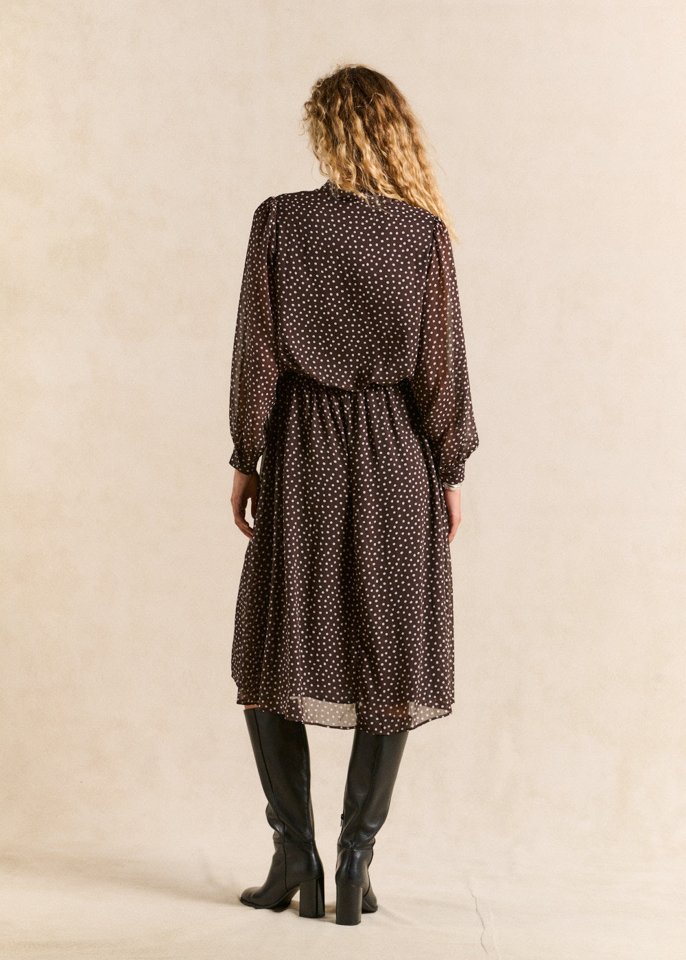 Polka-dot dress with a lavallière collar - Sud Express - 3 - Sud Express