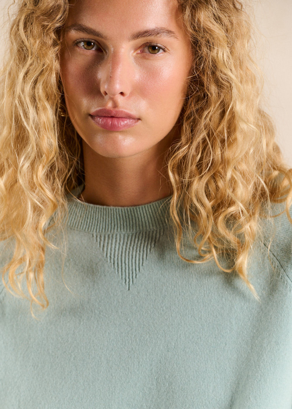 Round-neck 100% wool jumper with ribbed detail - Sud Express - 2 - Sud Express