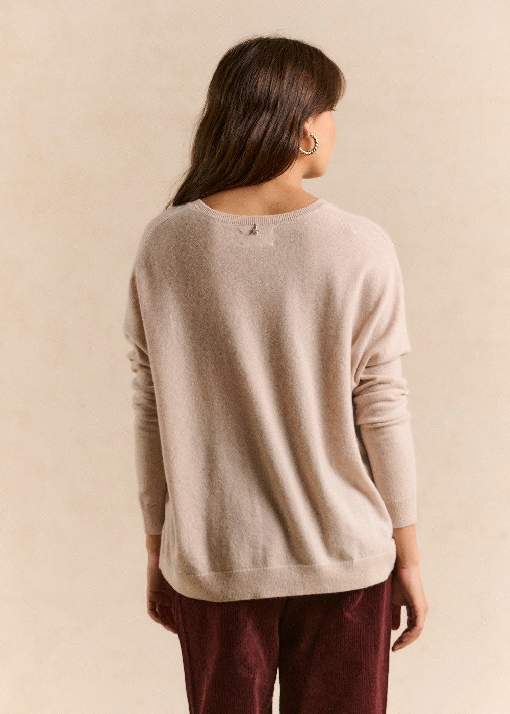 Cashmere V-neck sweater flared fit - Sud Express - 3 - Sud Express