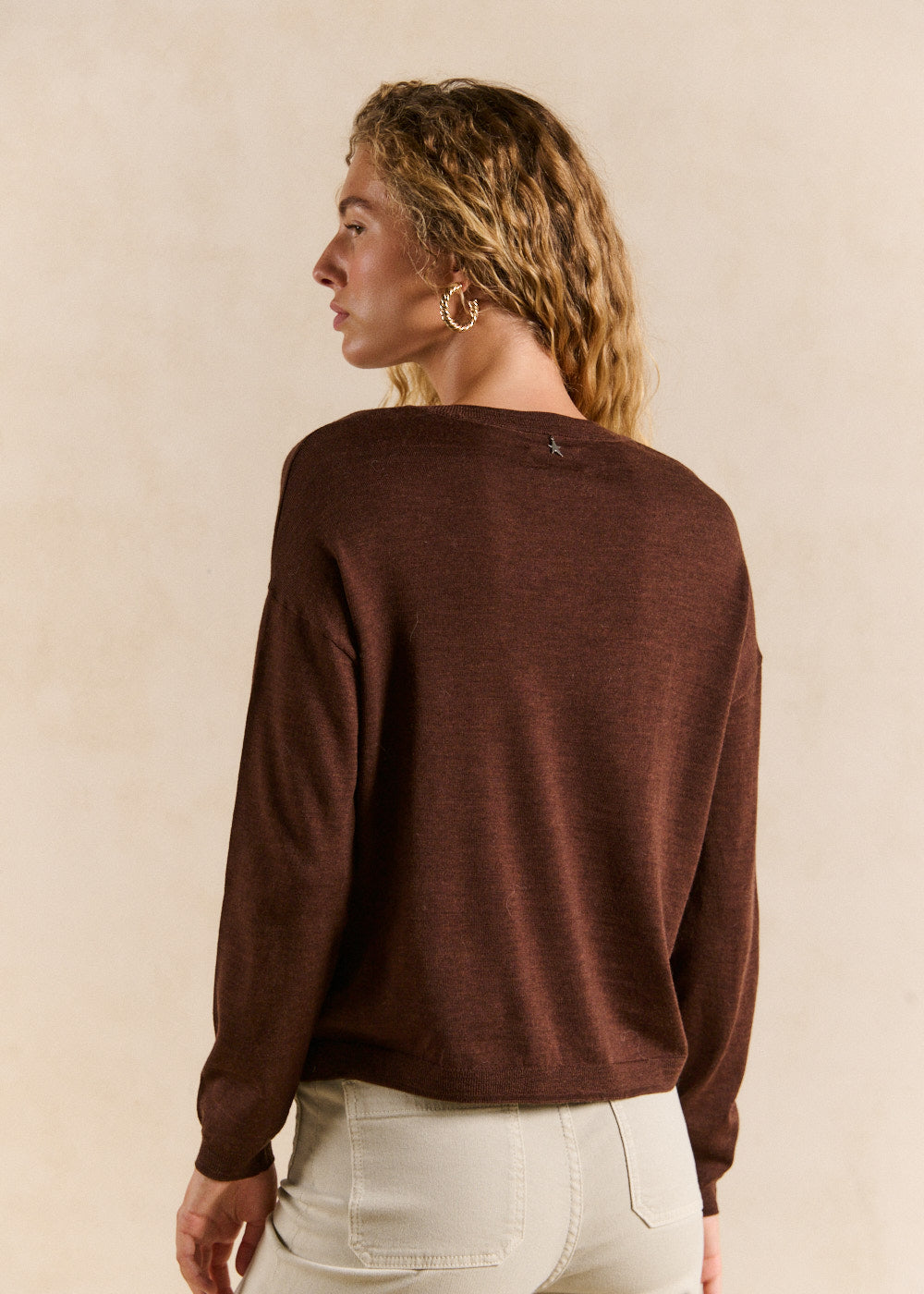 V-neck wool sweater with relaxed fit - Sud Express - 3 - Sud Express
