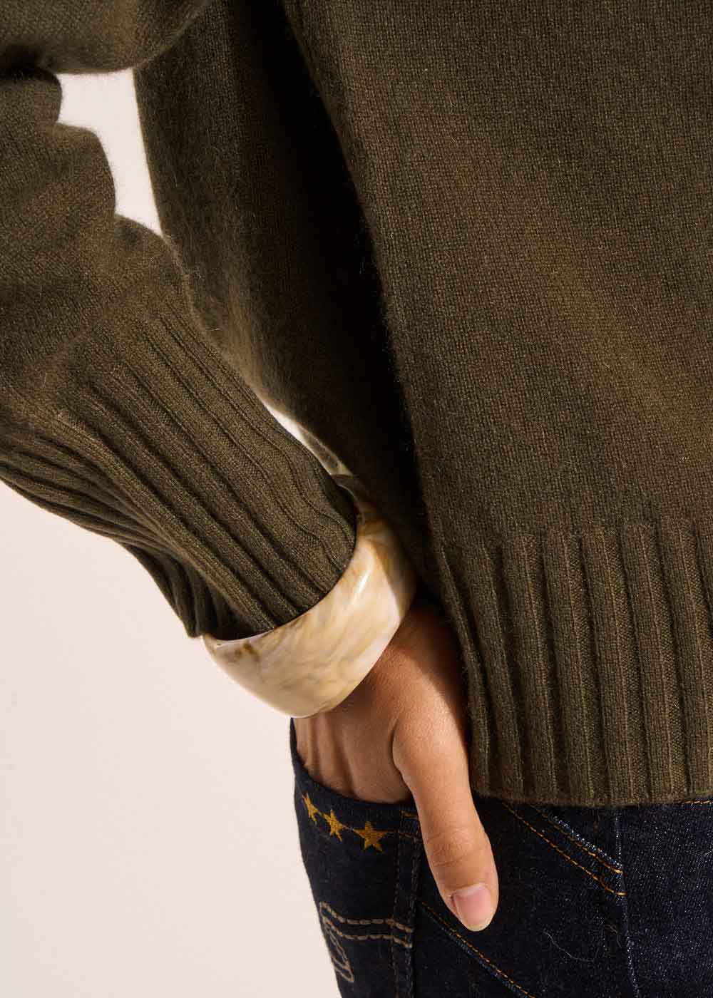 Loose-fitting cashmere V-neck cardigan - Sud Express - 5 - Sud Express