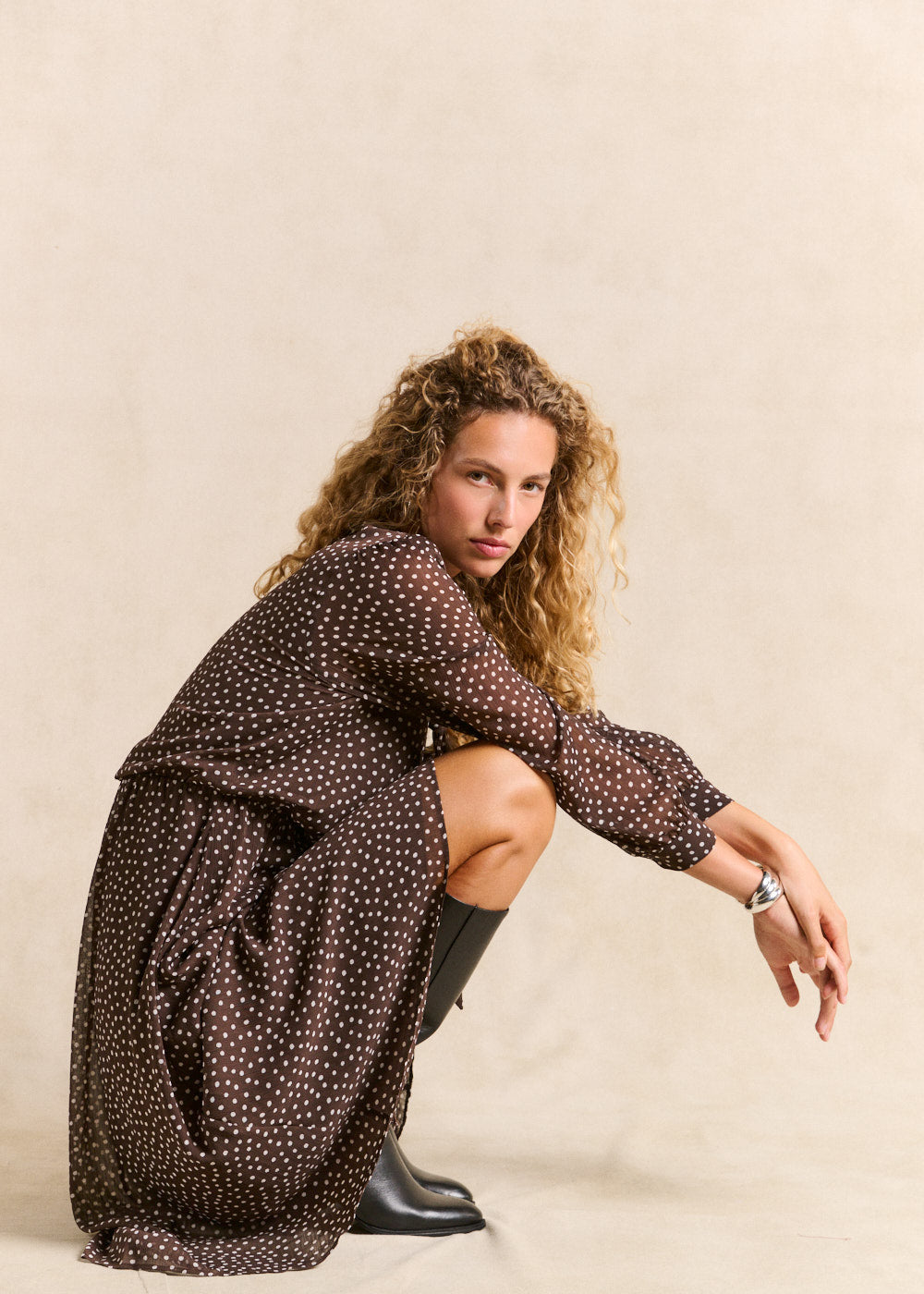 Polka-dot dress with a lavallière collar - Sud Express - 4 - Sud Express