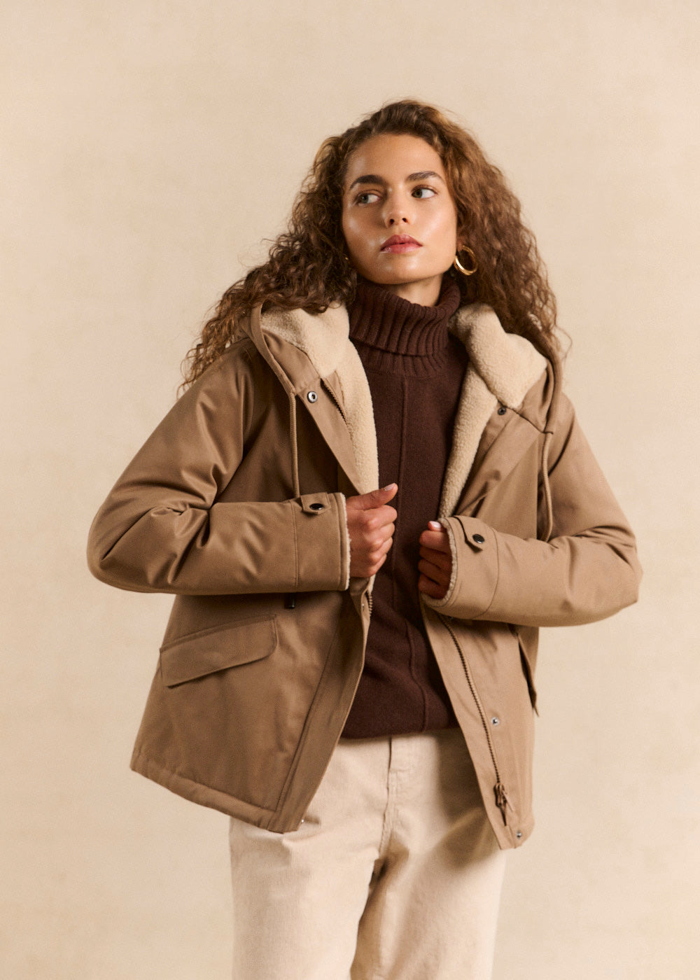 Short water-repellent jacket lined with faux fur and hood - Sud Express - 5 - Sud Express