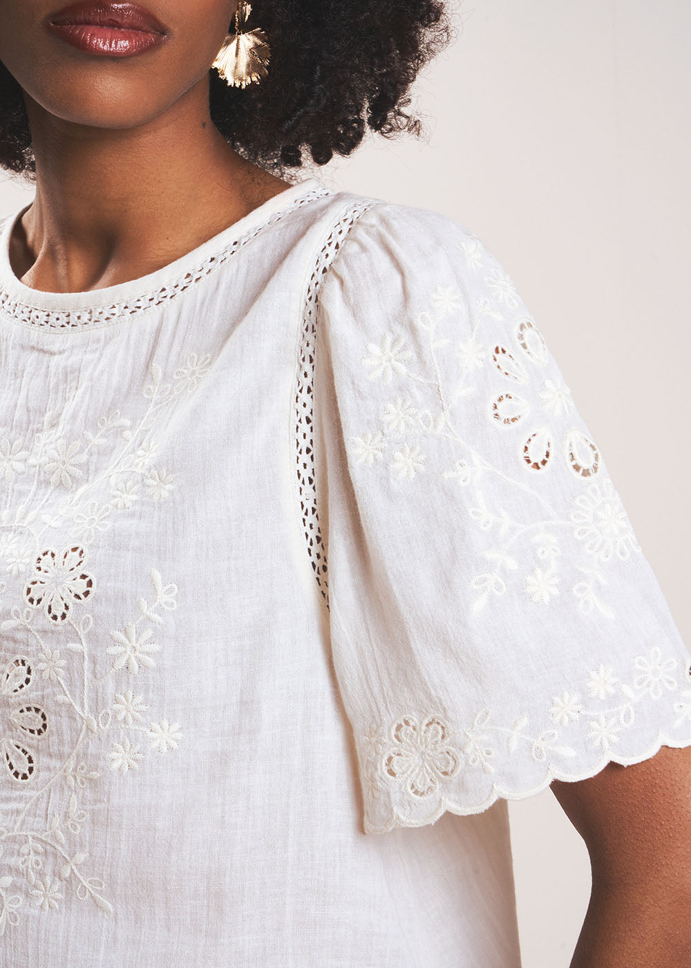 Floral embroidered top with short sleeves - Sud Express - 5 - Sud Express