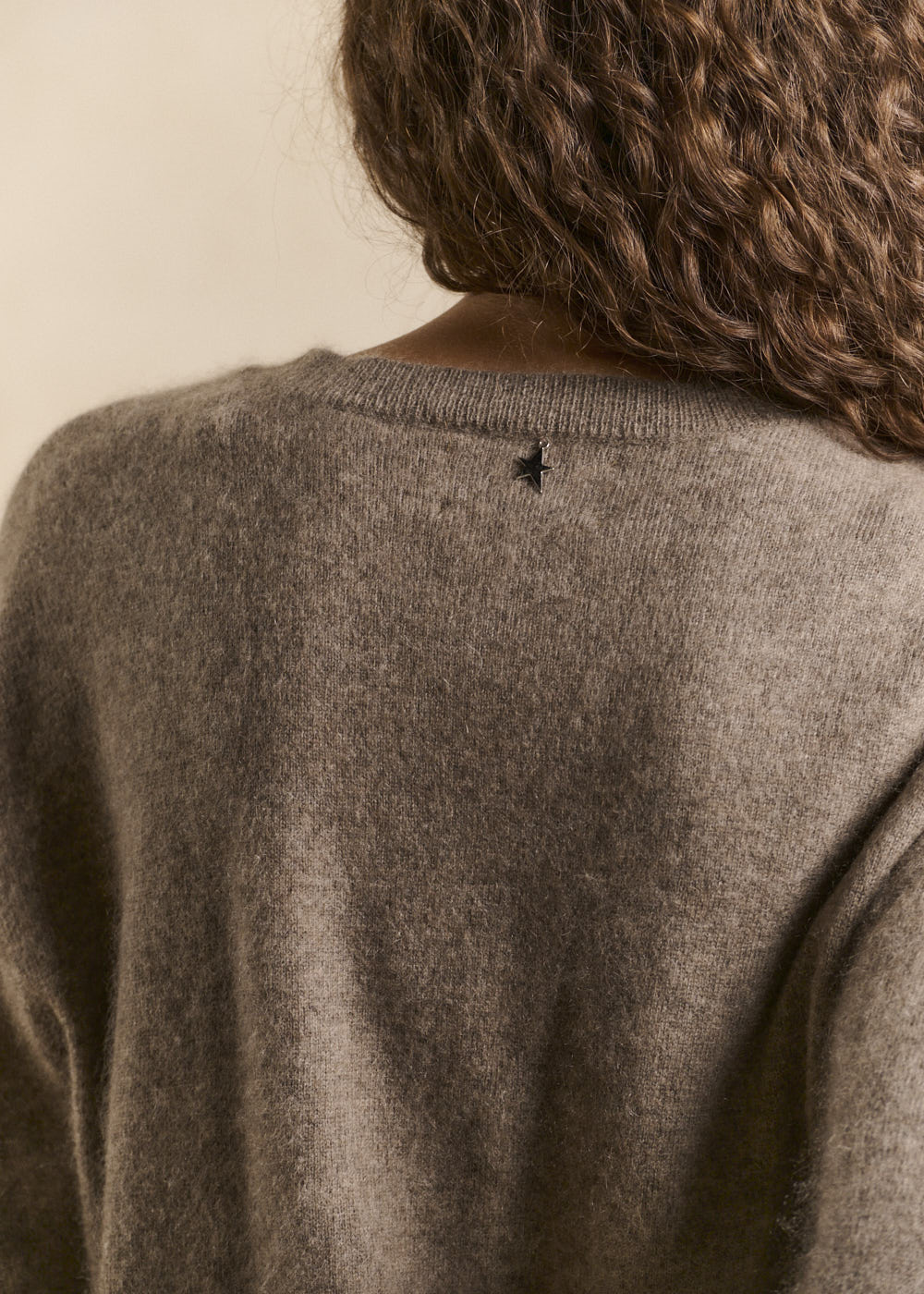 Loose round-neck vest in brushed wool and cashmere - Sud Express - 4 - Sud Express