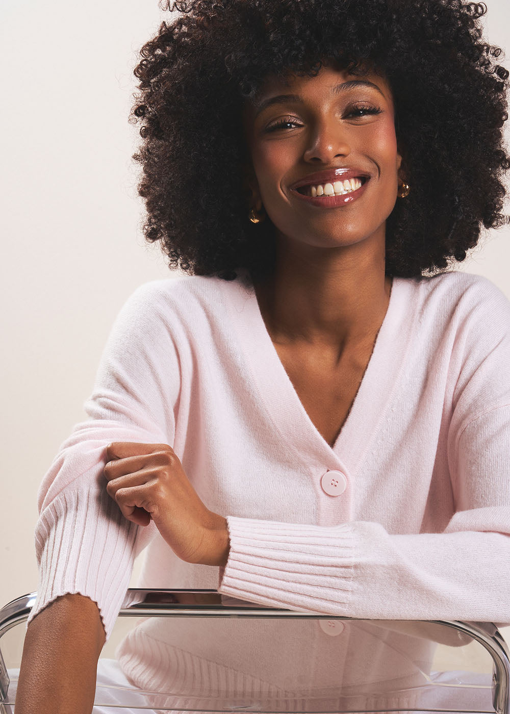 Loose-fitting cashmere V-neck cardigan - Sud Express - 5 - Sud Express