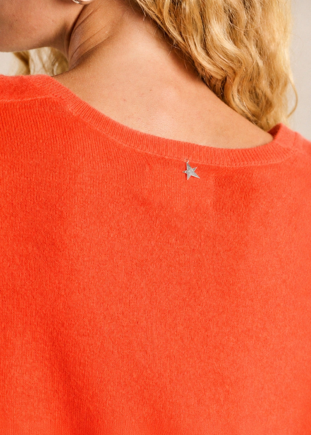Cashmere V-neck sweater flared fit - Sud Express - 3 - Sud Express