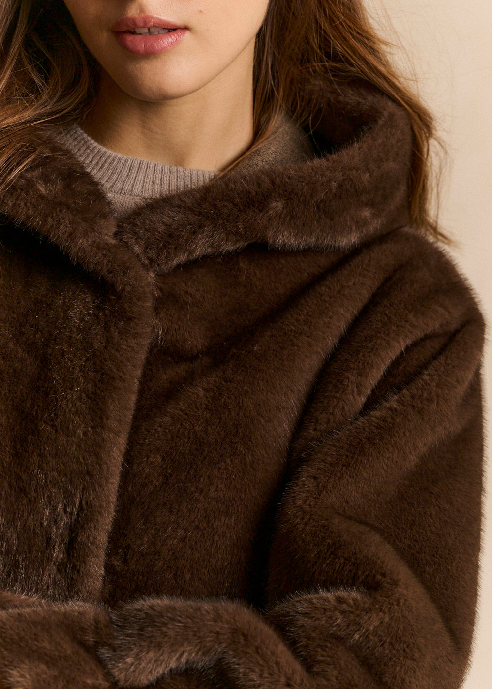 Mid-length faux fur coat with hood - Sud Express - 2 - Sud Express