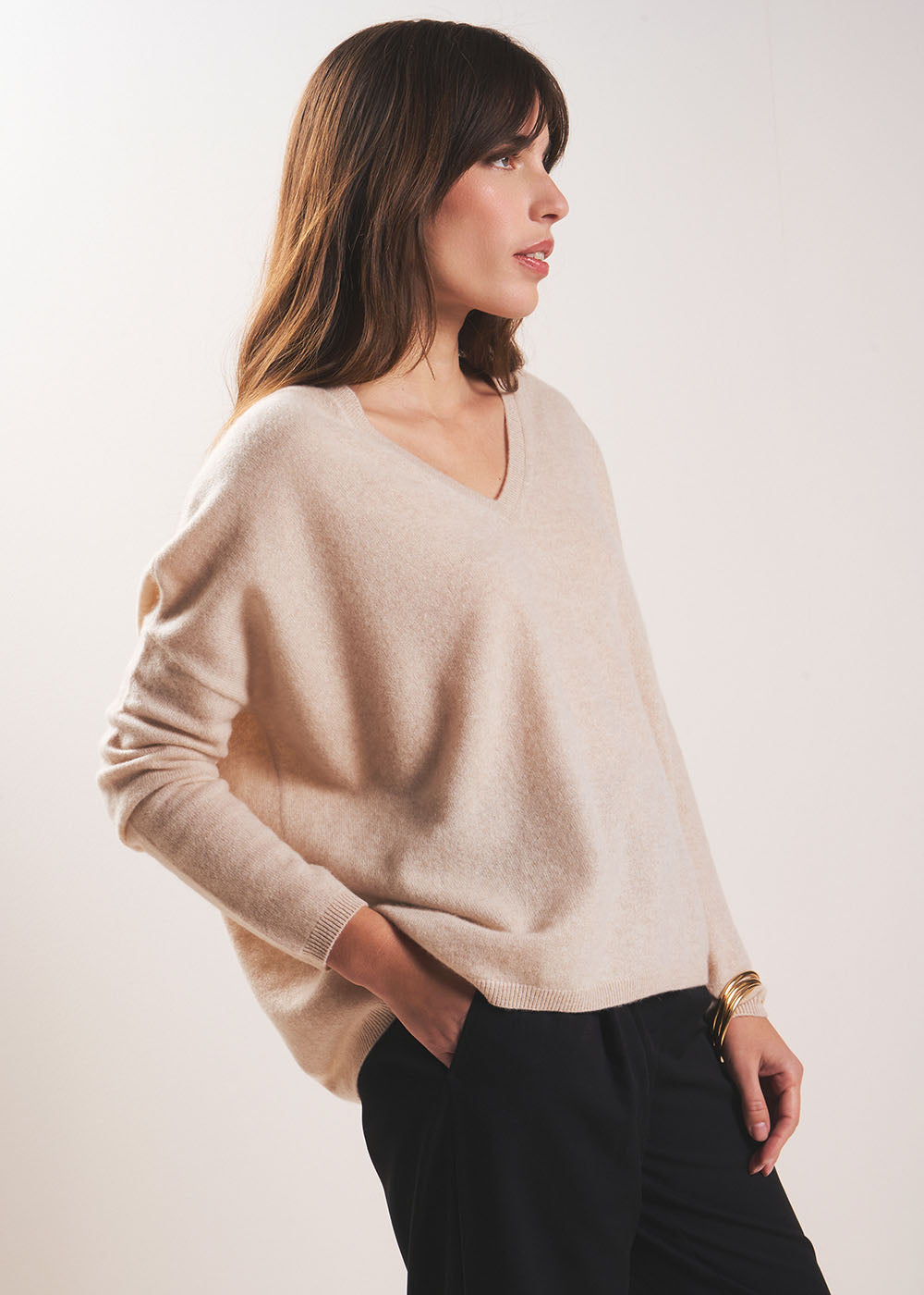 Cashmere V-neck sweater with long sleeves - Sud Express - 5 - Sud Express