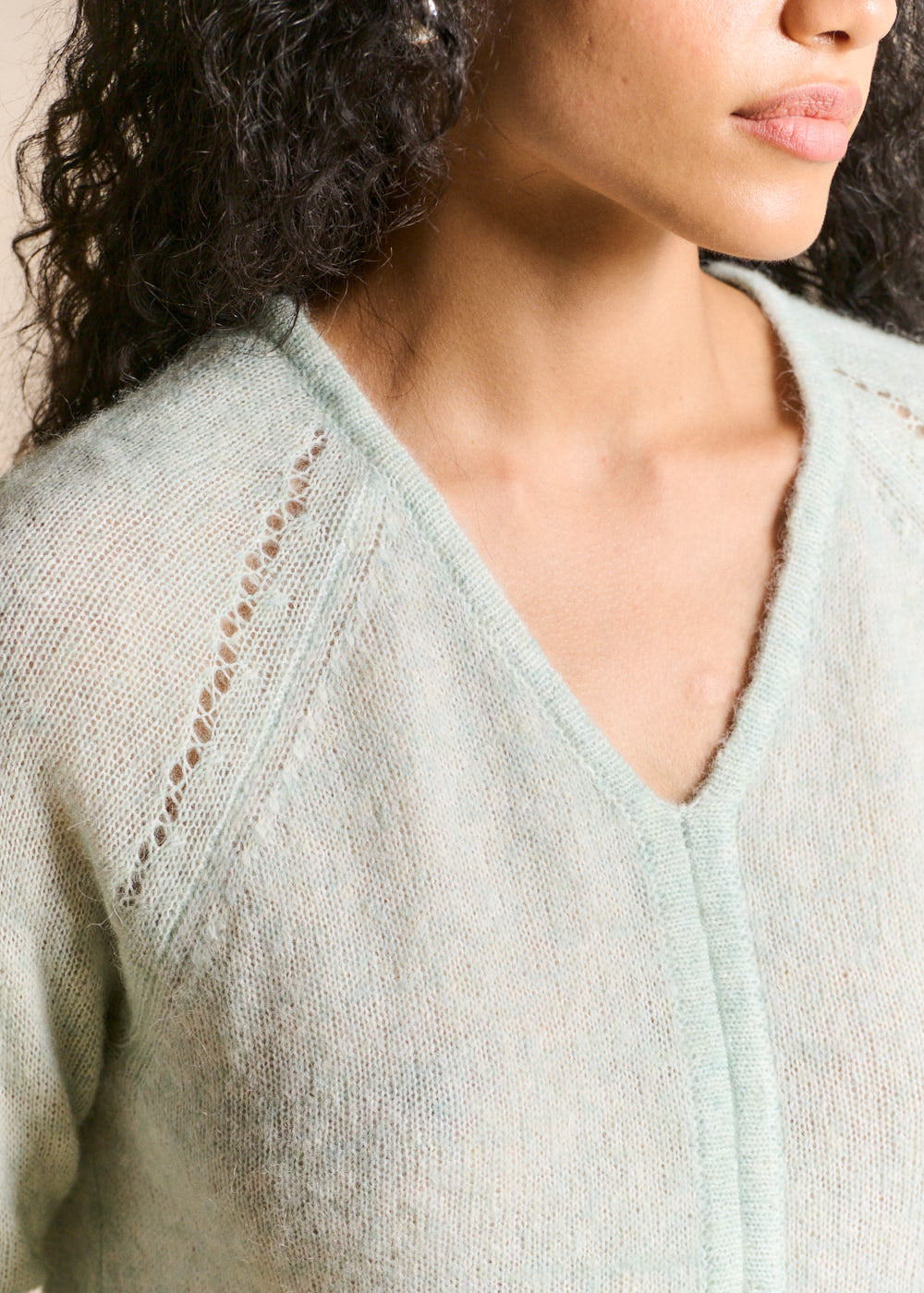 V-neck jumper with openwork detailing - Sud Express - 2 - Sud Express
