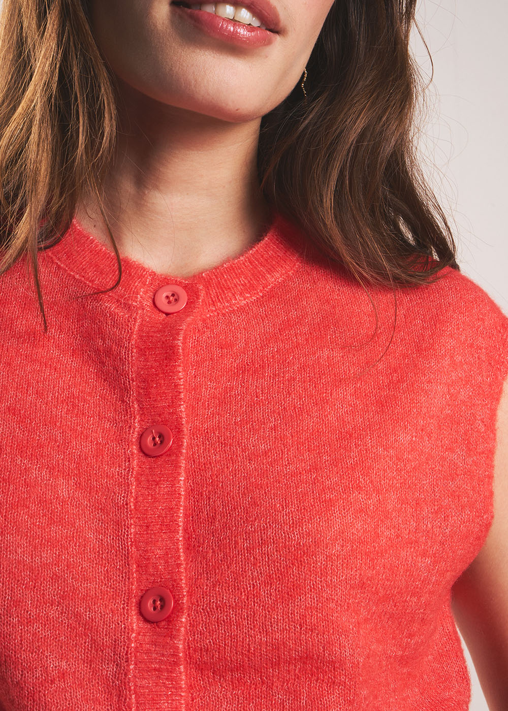 Sleeveless cardigan with round neck - Sud Express - 2 - Sud Express