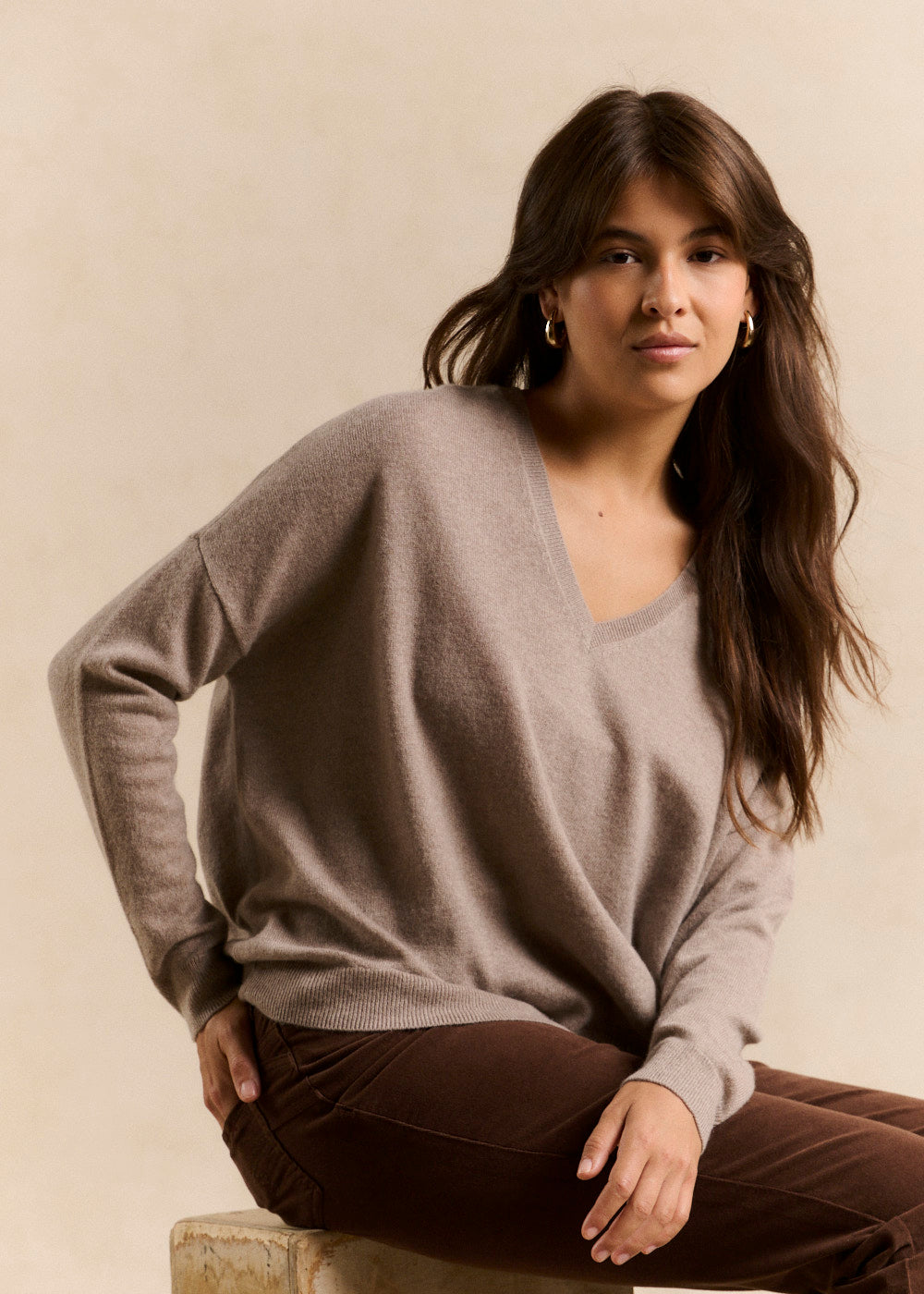 MONJOEY Cashmere V-neck sweater flared fit - 1 - Sud Express - Sud Express