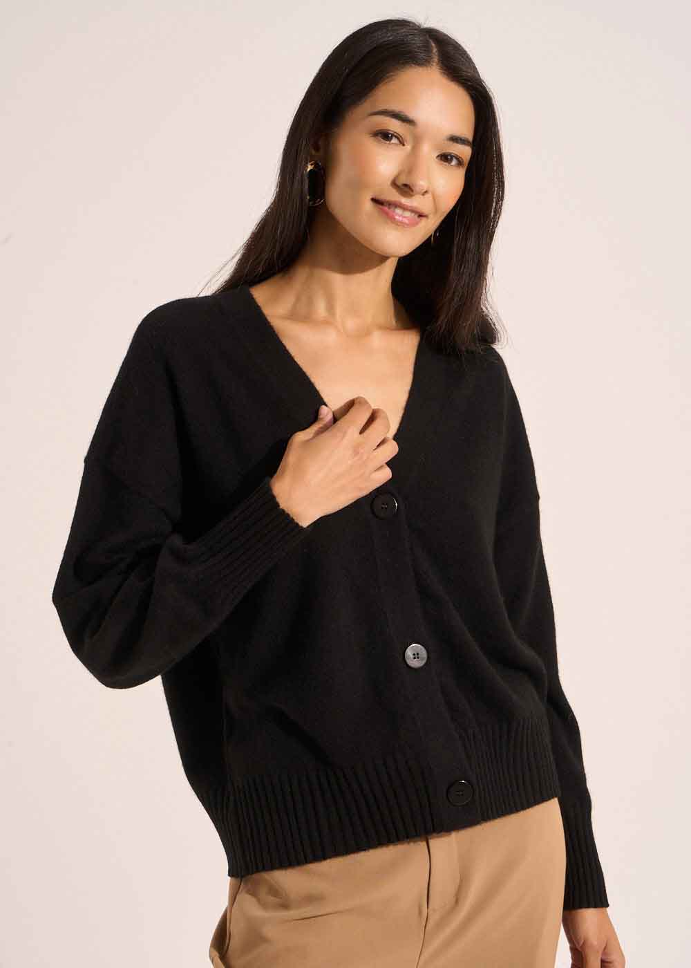 Loose-fitting cashmere V-neck cardigan - Sud Express - 1 - Sud Express