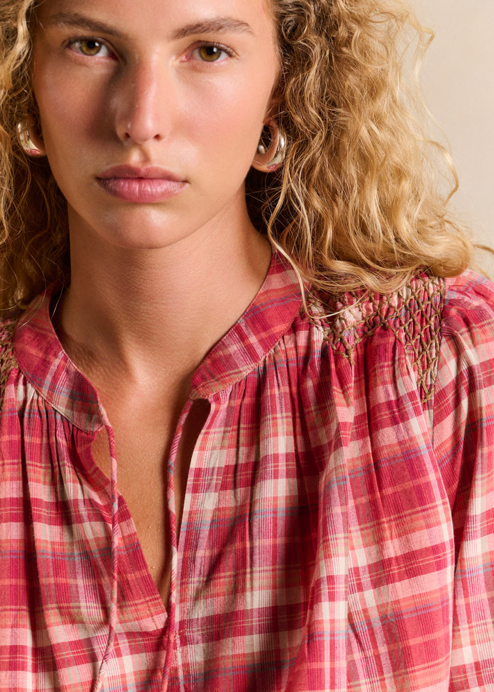 Checked blouse with a tunisian collar - Sud Express - 2 - Sud Express