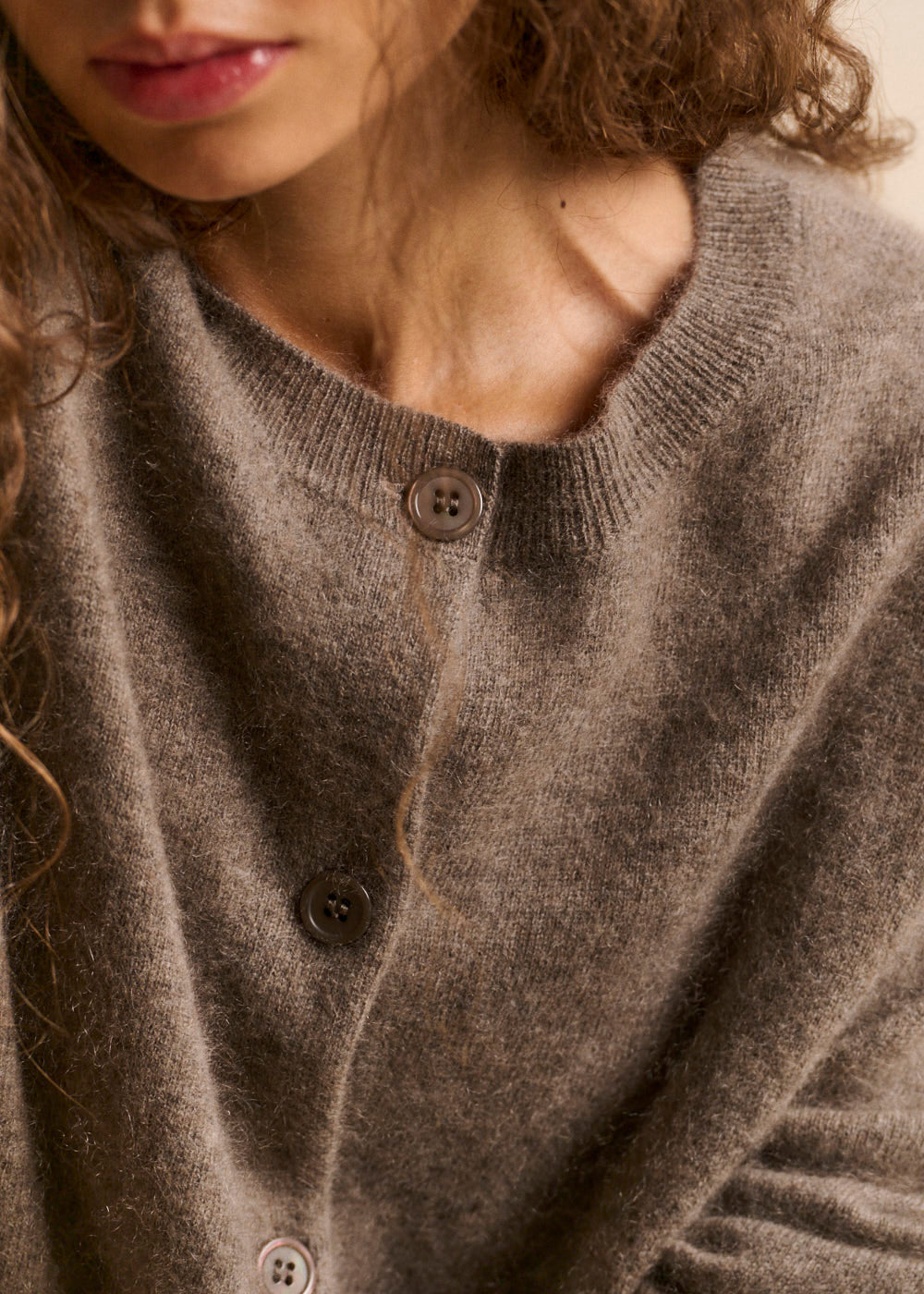 Loose round-neck vest in brushed wool and cashmere - Sud Express - 2 - Sud Express